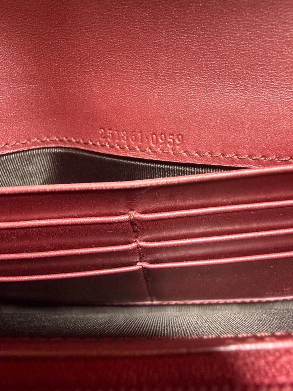 Gucci Metallic Red Embossed GG Continental Wallet with Gold Heart Logo - Picture 8 of 9